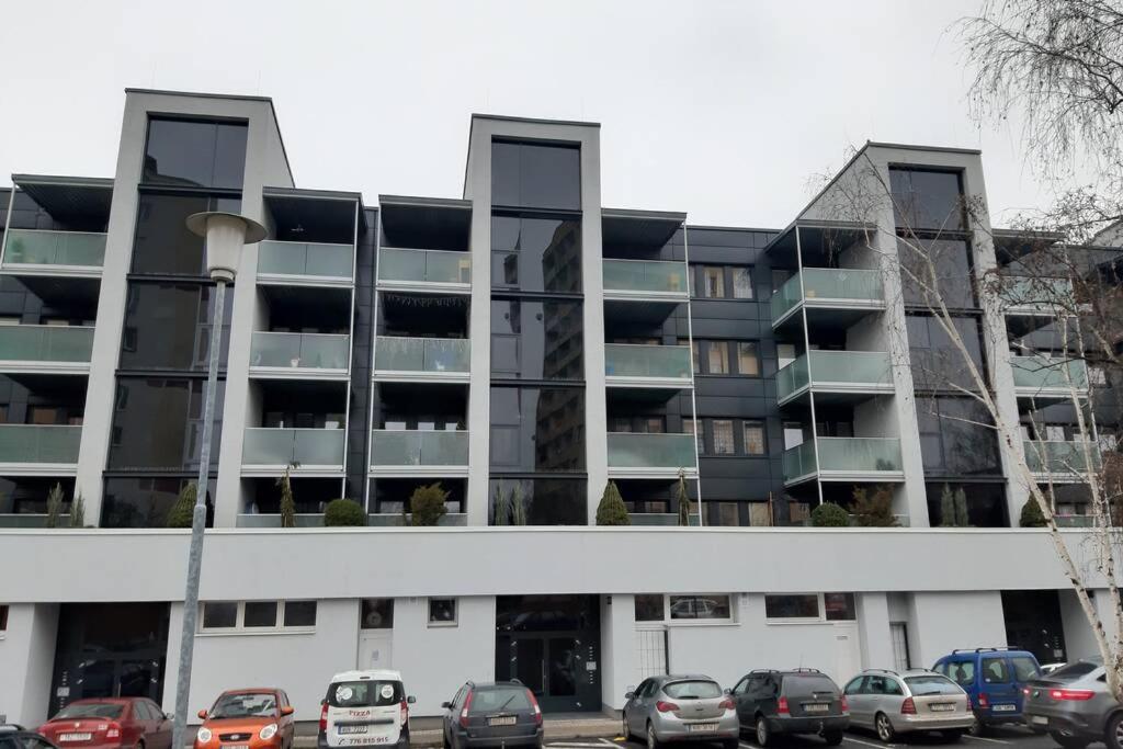 Prague Apartment In Most Near Golf Club, Aqua-Hipo-Autodrom In Most Eksteriør bilde