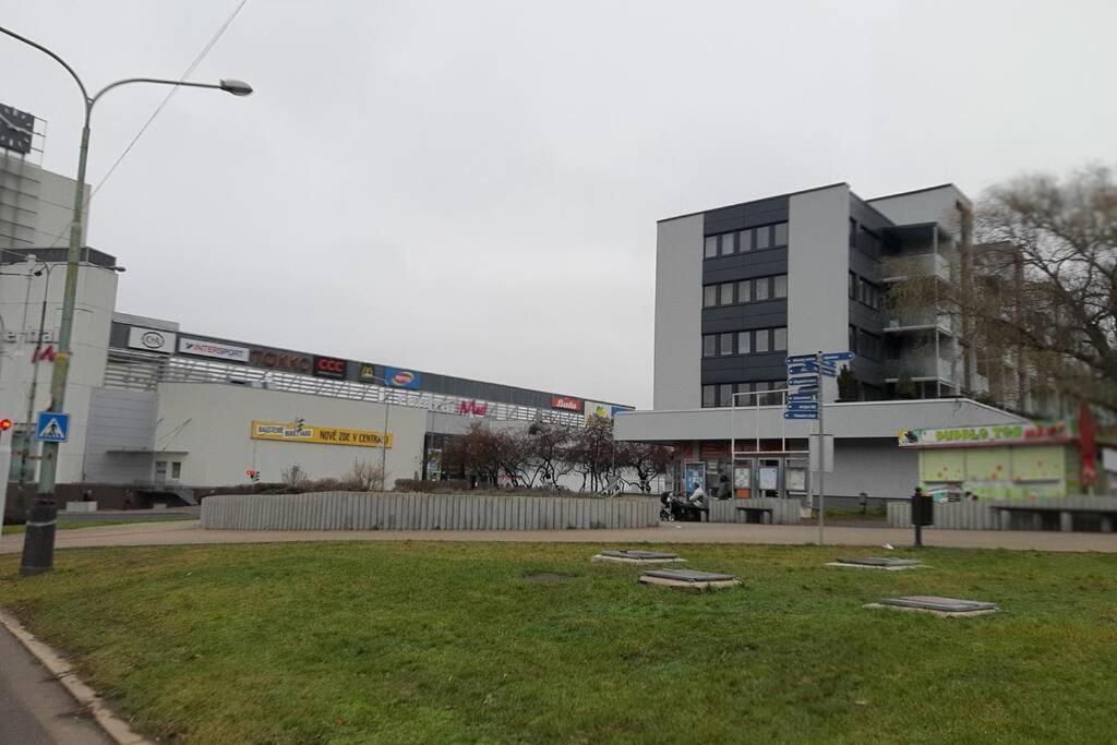 Prague Apartment In Most Near Golf Club, Aqua-Hipo-Autodrom In Most Eksteriør bilde
